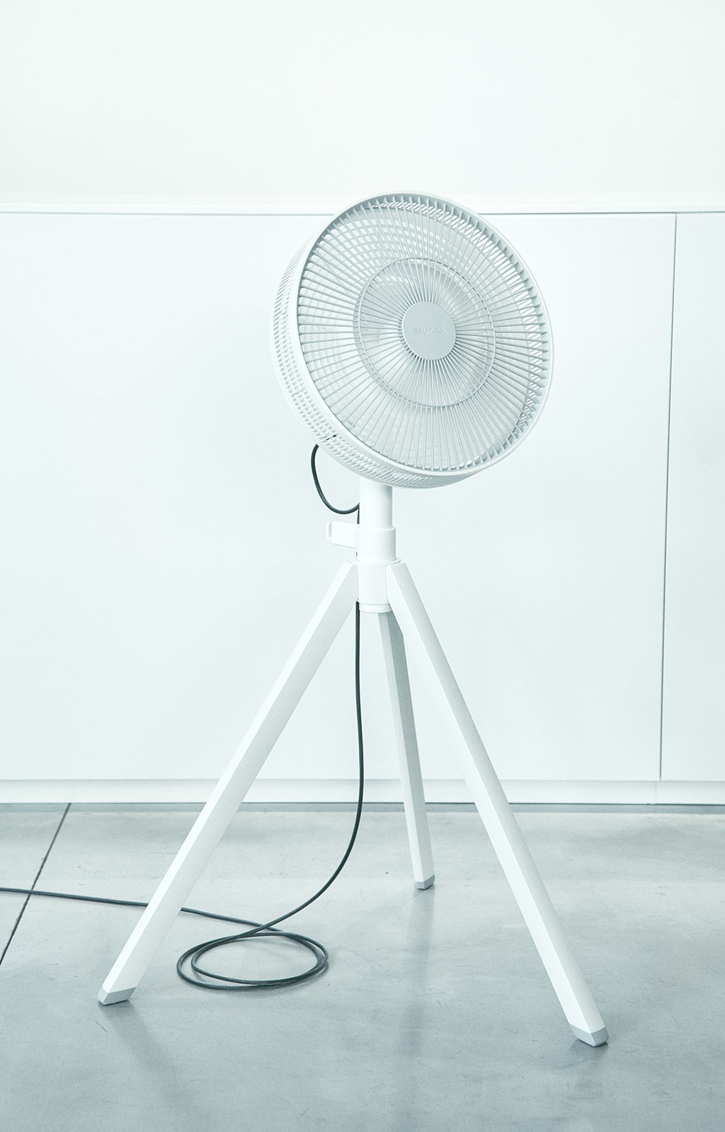 バルミューダが新作扇風機「GreenFan Studio」を発売